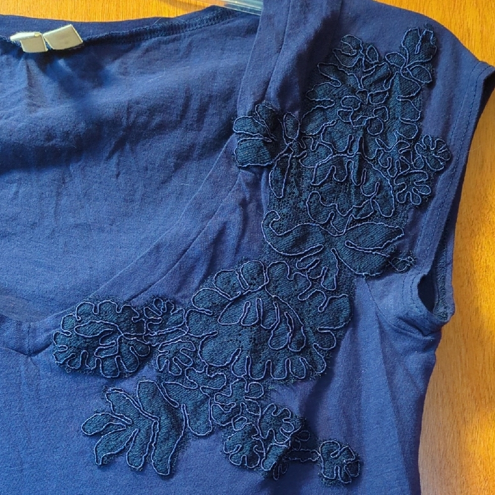 Chic Navy Lace Accent Women's Top - Picture 3 of 4